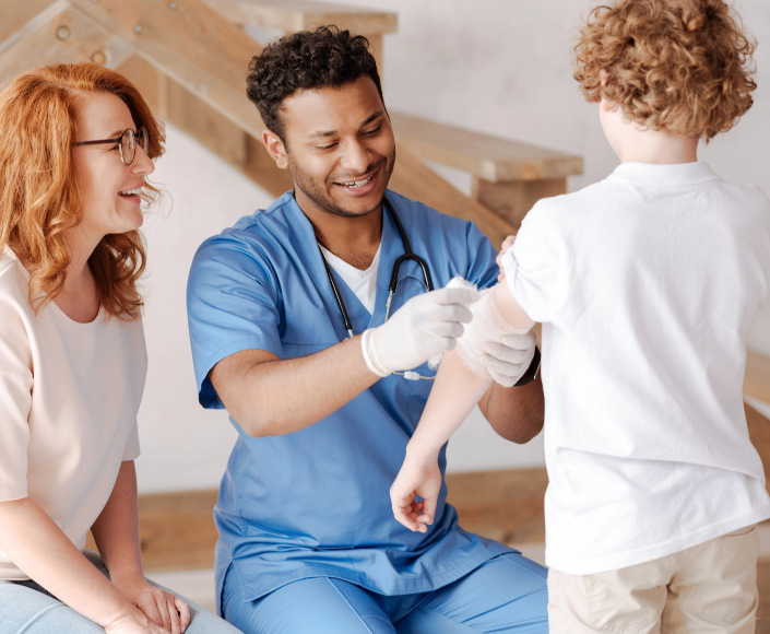 20186 Urgent care provider treating a child